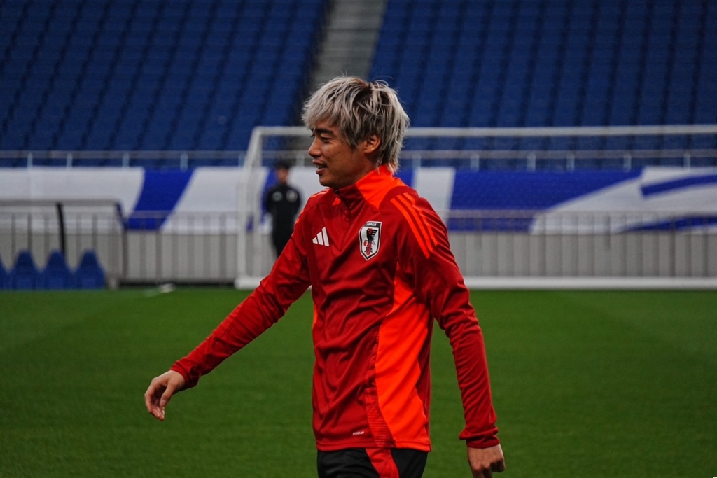 日本代表のイナズマ、FW伊東純也！Qoly編集部が代表練習取材で撮影したスピードスターの写真を公開｜写真10