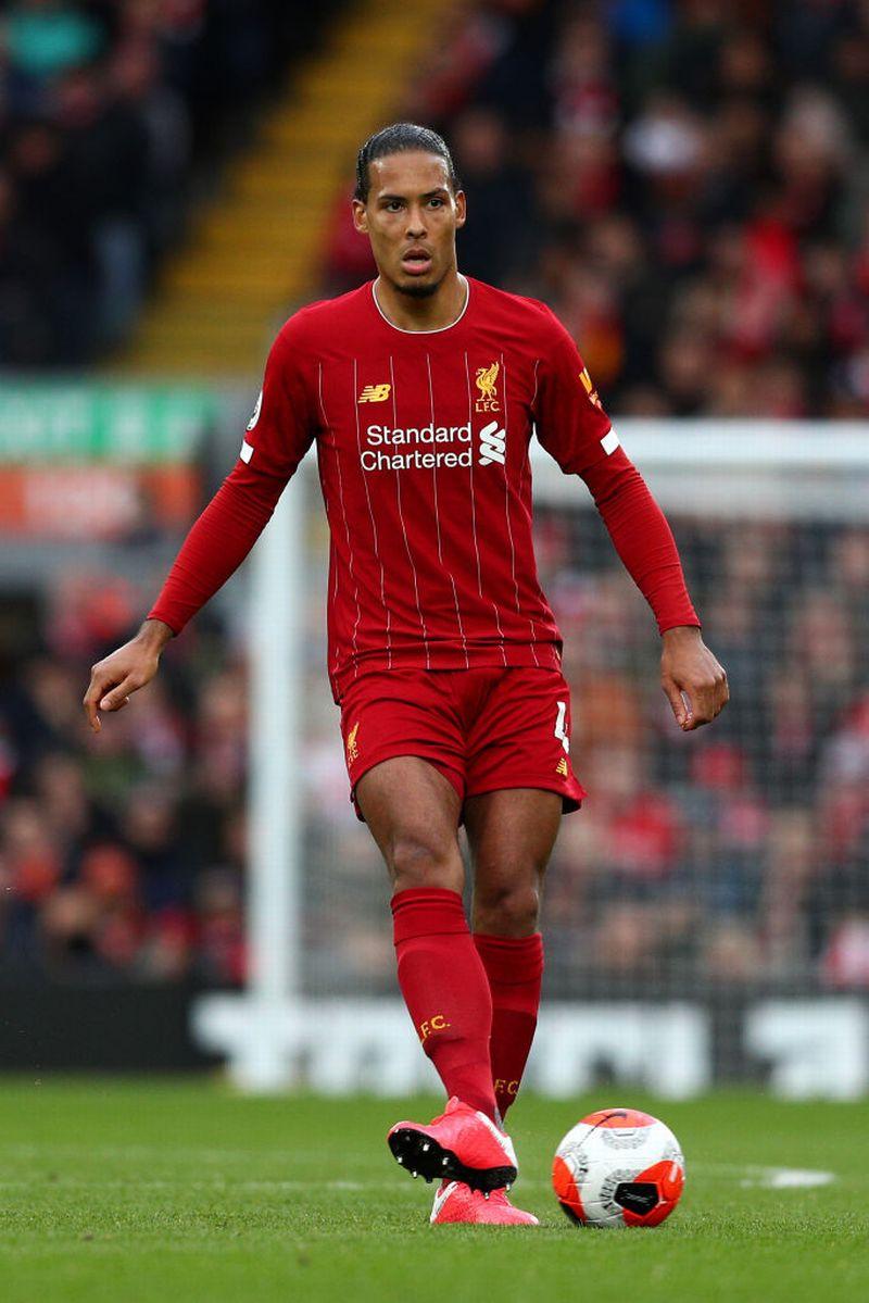 今、最も「ボールを持つと素晴らしいCB」ベスト5｜写真5