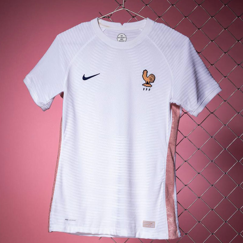 フランス女子代表、2022新ユニフォームを発表！ホームは「レトロ花柄」｜写真4