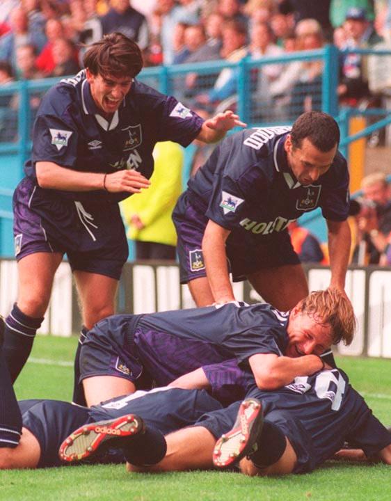 トッテナム、大人気「HOLSTEN」のレトロジャージ！当時のユニも見る｜写真10