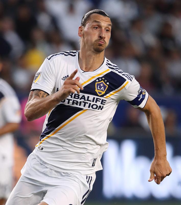 祝・40歳記念！イブラヒモヴィッチの歴代「かっこいいユニフォーム姿」10選｜写真8