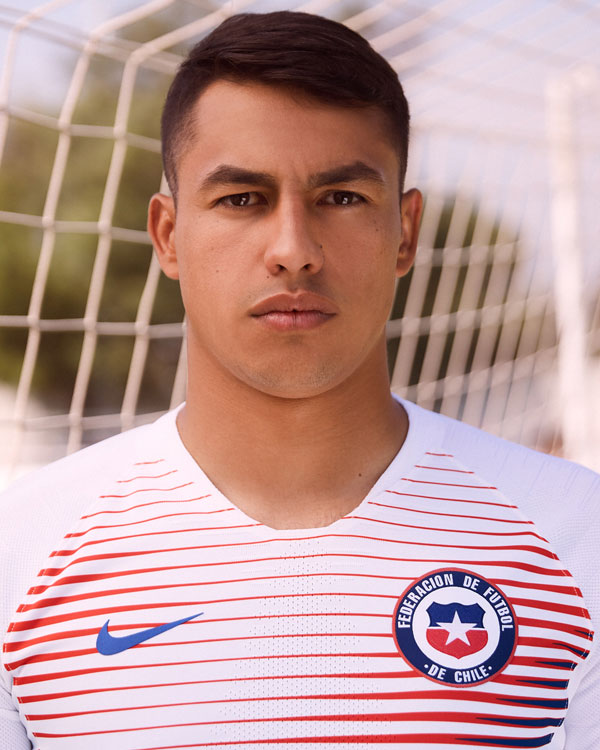 南米王者チリ代表、2018新ユニフォームを発表！「番号」も同時に公開｜写真5