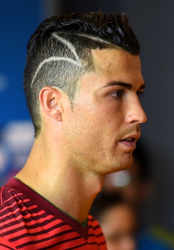 イケメン爆発！Ｃ・ロナウド、デビュー以降の「髪型変遷」がこれ｜写真7