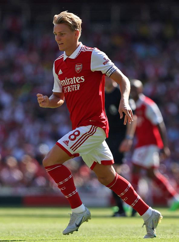 独断と偏見で選ぶ！プレミアリーグ22-23、最高にかっこいい「ホームユニフォーム」8選｜写真23