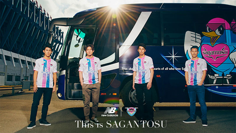 サガン鳥栖、2022新ユニフォームを発表！V字で「カチガラスの羽」を描く｜写真3