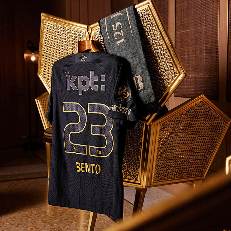 高級感がヤバい！名門ヤング・ボーイズ、漆黒の「125周年記念ユニフォーム」を発表｜写真5