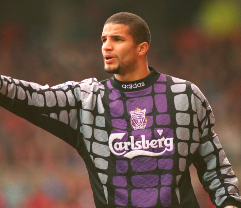 頭が痛い...プレミアリーグ、「ちょっと酷かったGKユニフォーム」6選｜写真6