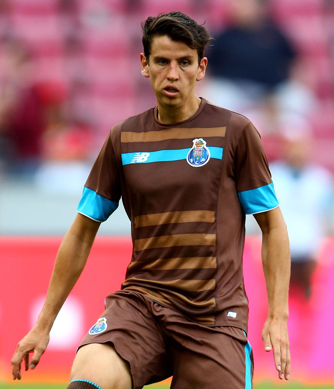 バレンタインデーに贈る「チョコレート色」のユニフォーム7選｜写真4