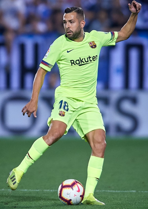 同系色コーデ！「ユニフォーム＋スパイクの美しい着こなし」を見よう｜写真12