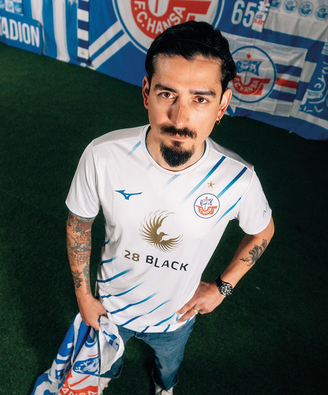 新サプライヤーはMIZUNO！ハンザ・ロストックが23-24新ユニ発表　ドイツ3番目のミズノ契約チームに｜写真4