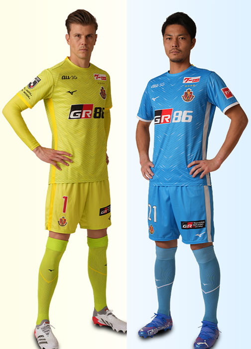 名古屋グランパス、V模様の2022アウェイユニフォーム！エンブレム上は「4つ星」｜写真5