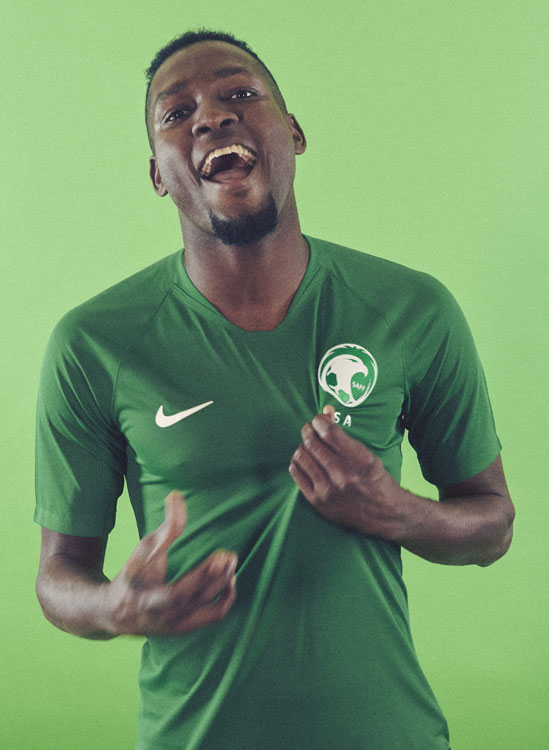 サウジアラビア代表、「新エンブレム」のW杯ユニフォームを発表！｜写真5