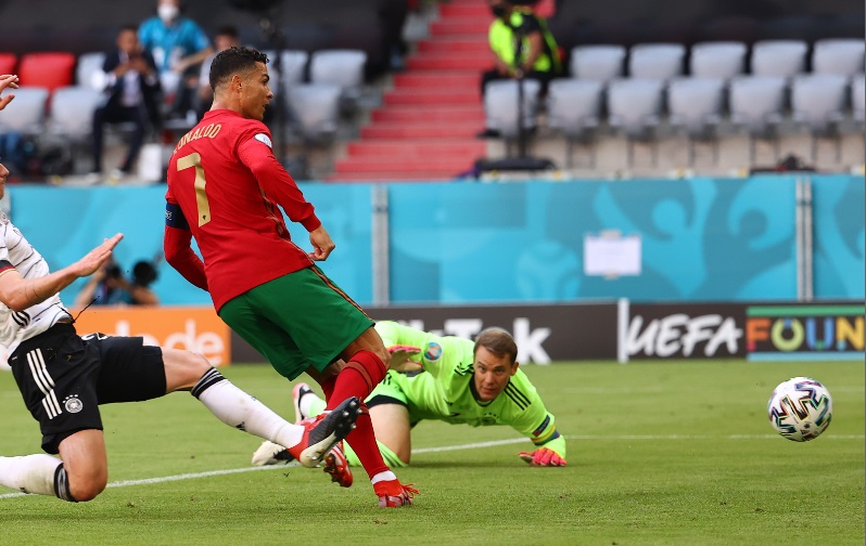 37歳ロナウドが最も多くのゴールを奪ってきた8人の現役GK｜写真6