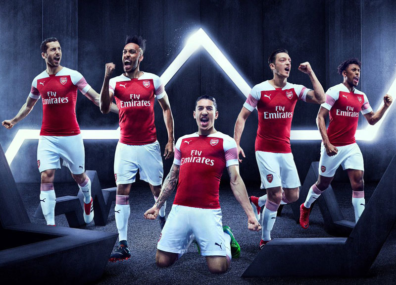 アーセナル、2018-19新ユニフォームを発表！胸には印象的なグラフィック｜写真7