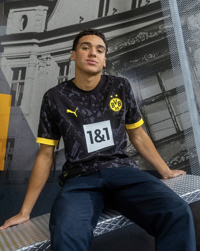 ドルトムントが23-24新アウェイユニを発表！「香川真司も英雄パレード」の聖地を描く｜写真6