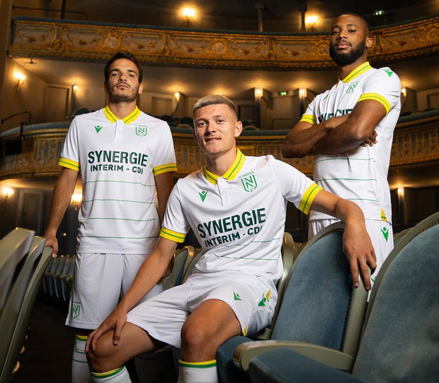 海外はこんな感じ！J2長崎の新サプライヤーMACRON「今季最高のユニフォーム」8選｜写真10