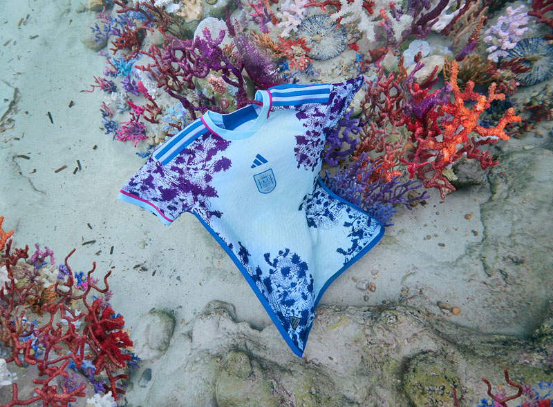 なでしこジャパンと対戦！スペイン女子代表、W杯に向けた美しき新ユニフォームを発表｜写真3