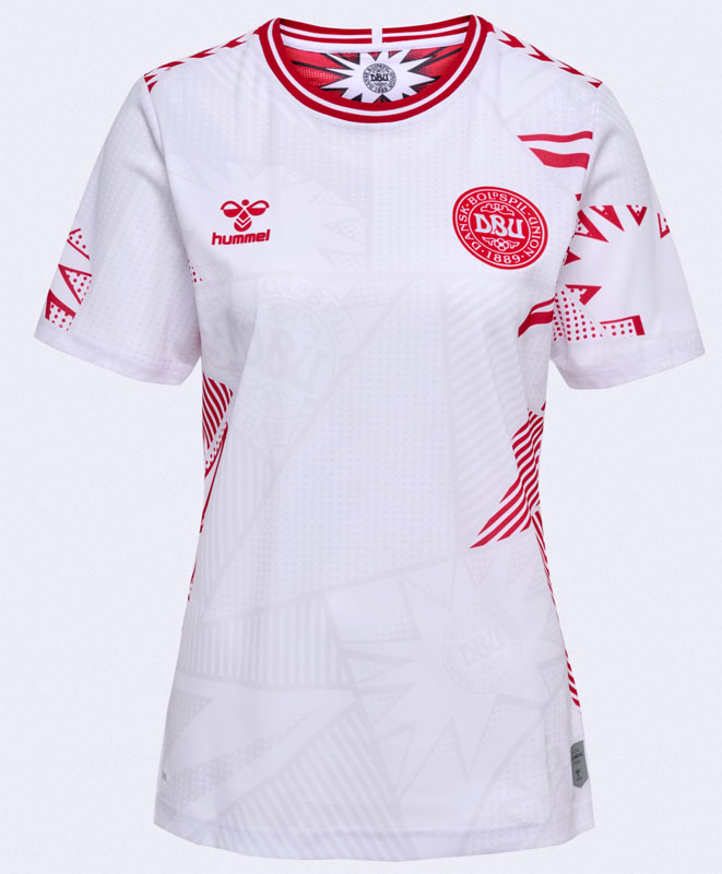 まさかのマンガ風！デンマーク女子代表のW杯新ユニは“サブカル感”がすごい｜写真3