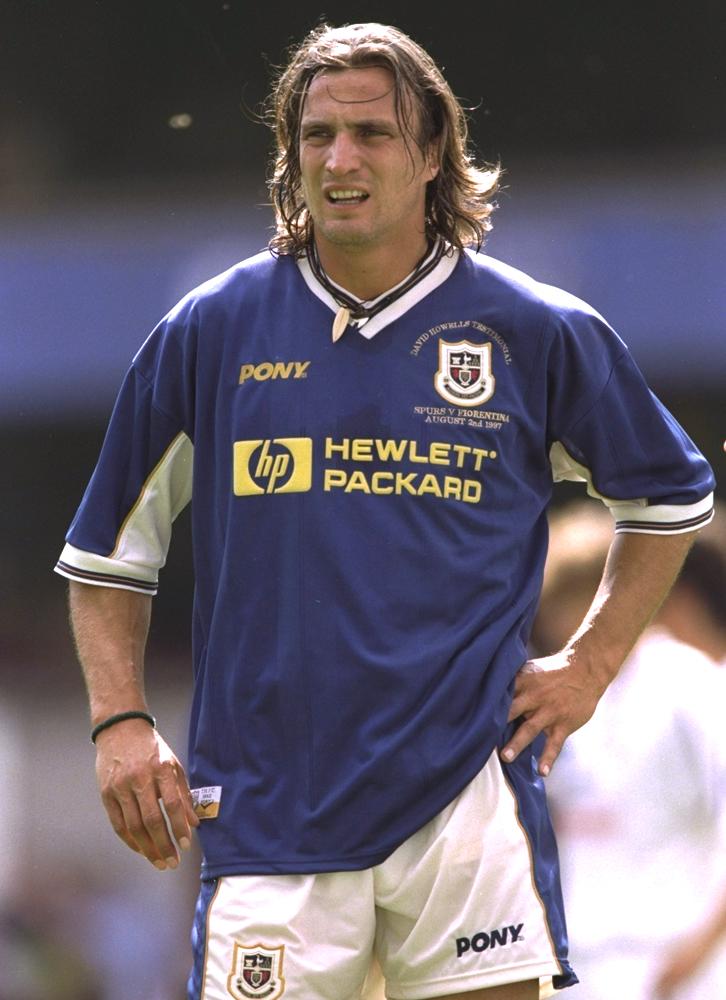 トッテナムから“異色”の復刻レトロユニフォームが登場！「まさかの出世ユニ」「超レア紋章エンブレム」｜写真6