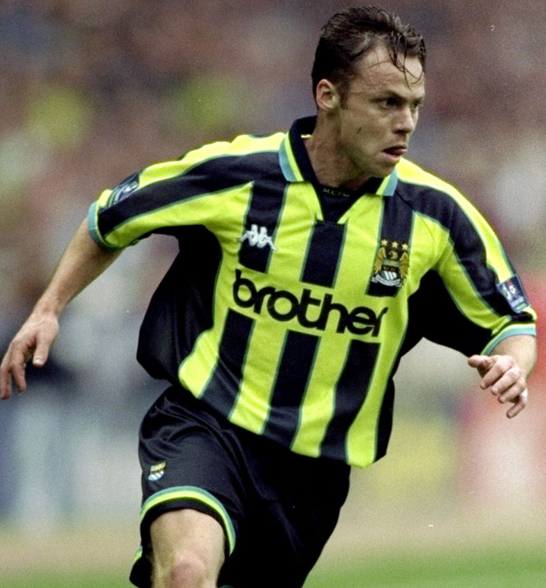 マンチェスター・シティ、人気の「brother」レトロジャージ！昔のユニも見る｜写真8