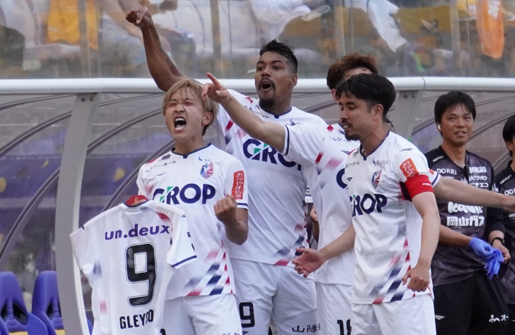 岡山が仙台に4-1大勝！MF岩渕弘人が長期離脱中のグレイソンに捧げる決勝点と決意｜写真3