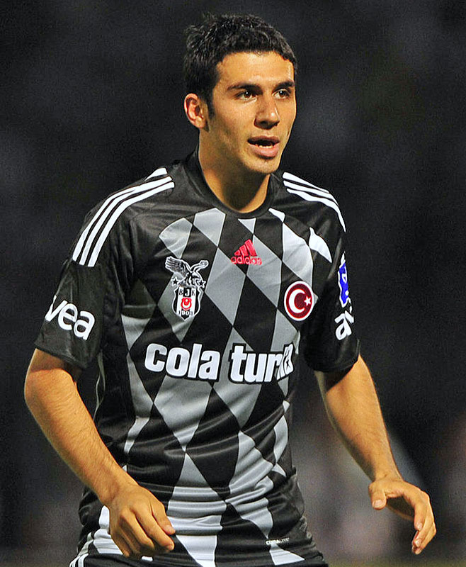 香川のベシクタシュ、6つのカッコいい「白と黒のユニフォーム」｜写真5