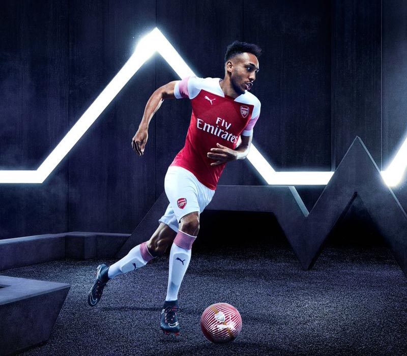 アーセナル、2018-19新ユニフォームを発表！胸には印象的なグラフィック｜写真5