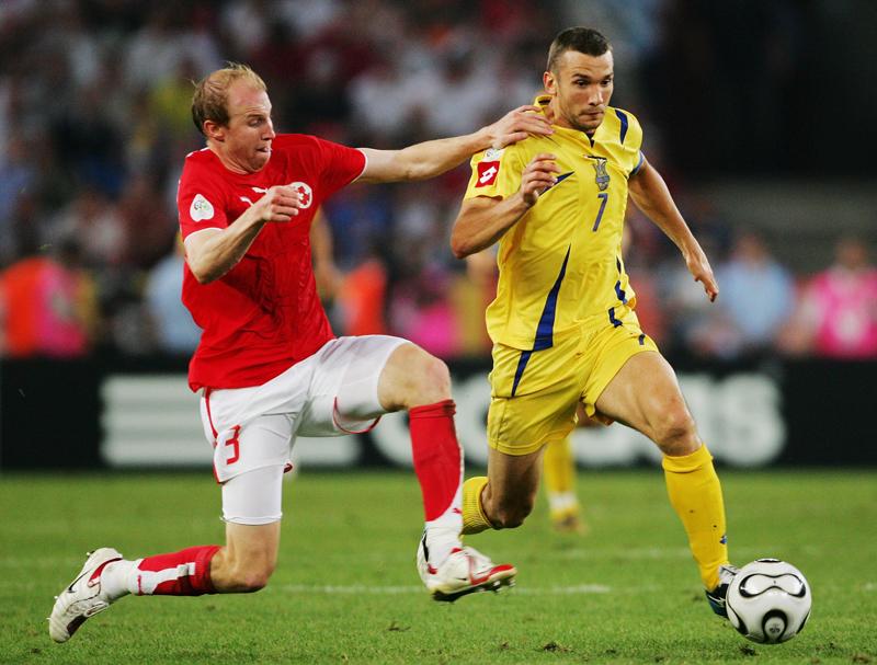 “珍記録”でW杯ベスト16に！スイス代表、「2006ホーム」ユニフォーム｜写真3