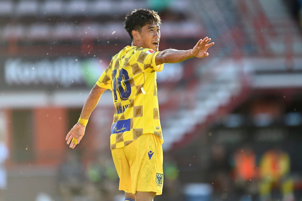日本代表以外にも！欧州サッカークラブで「10番」を背負った日本人選手たち｜写真21