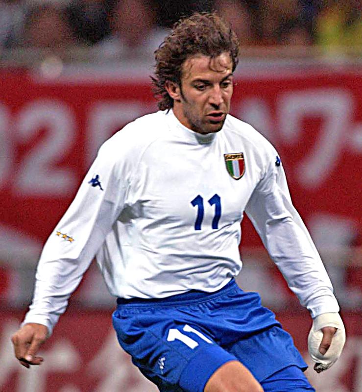 今でも欲しいぞ！“来日”強豪国が「日本代表戦で着た」ユニフォーム7選｜写真13