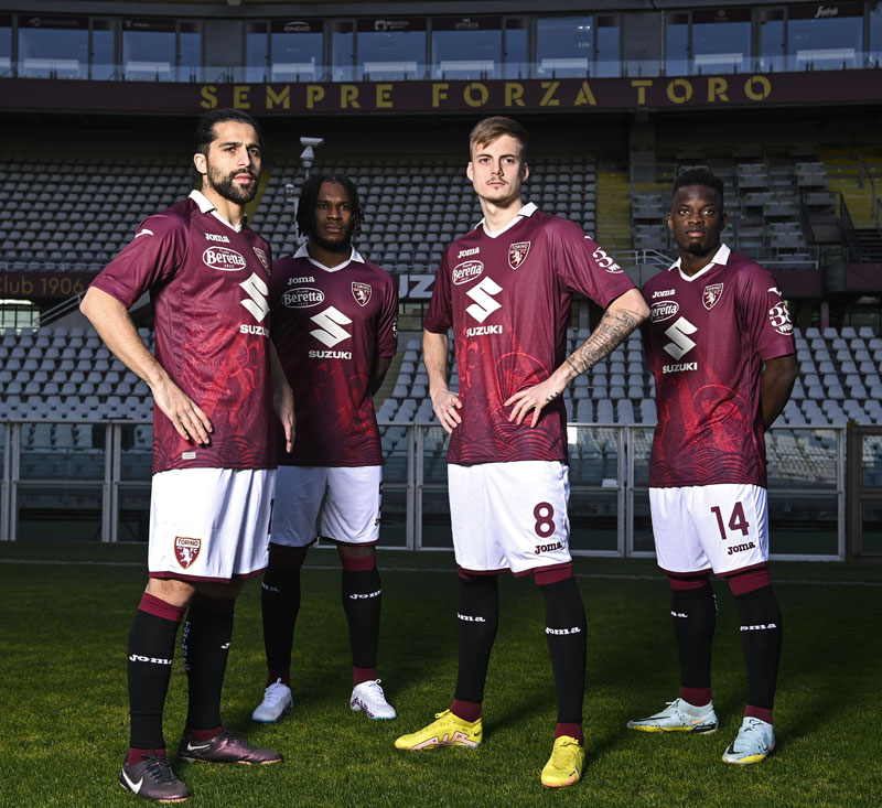 シャツに風神と雷神！トリノが日本風「SUZUKI10周年記念」ユニフォームを発表｜写真6