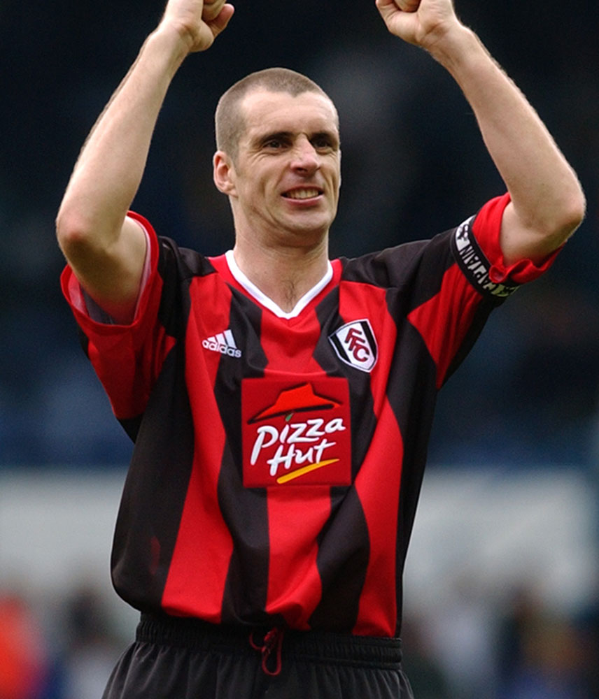 サッカー界最強の「赤黒ストライプ」ユニフォームを着る5チーム｜写真2