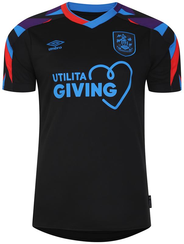 中山雄太が先発復帰！古豪ハダーズフィールドの今季ユニ、実は“伝説”に敬意の100周年記念モデル｜写真8