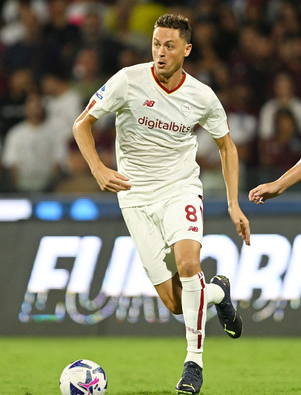 ローマが22-23新アウェイユニフォームを発表！気品ある「新古典主義」デザイン｜写真5