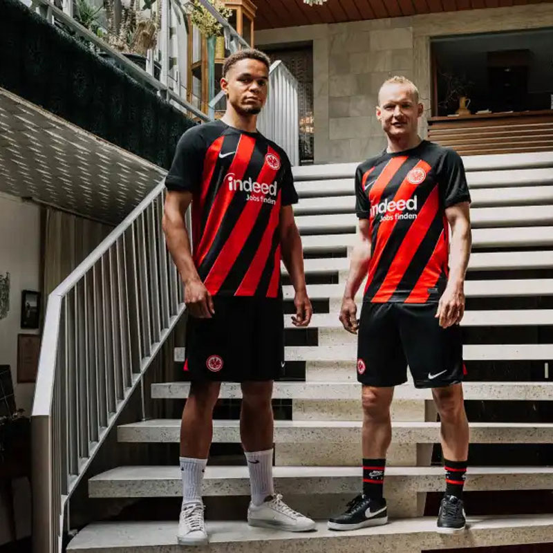 ブンデスリーガ開幕！今季「日本人選手がいる7チーム」はこのユニを着るぞ｜写真19