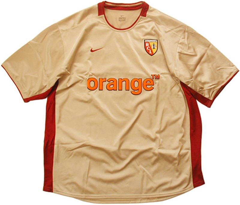 アーセナル撃破のRCランス、21年ぶりのCLユニが登場！デザインは伝説「血と黄金」モデルの復活だった｜写真5