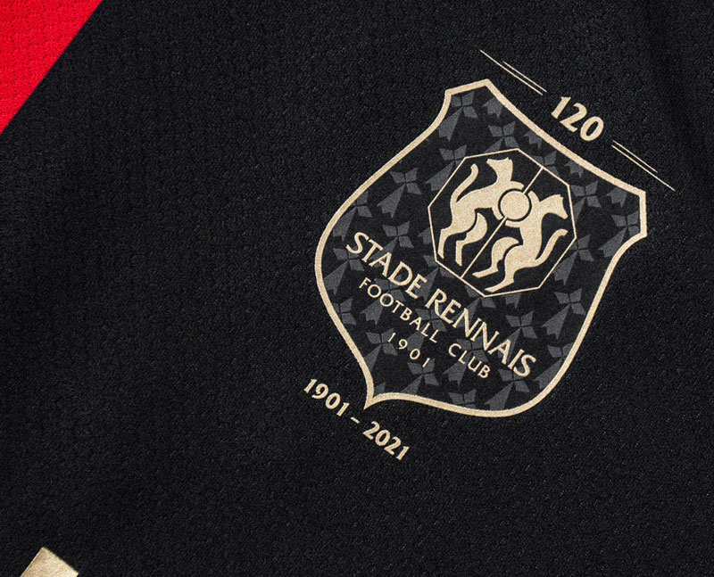 稲本の古巣レンヌ、黒がカッコいい「120周年記念ユニフォーム」発表！｜写真3