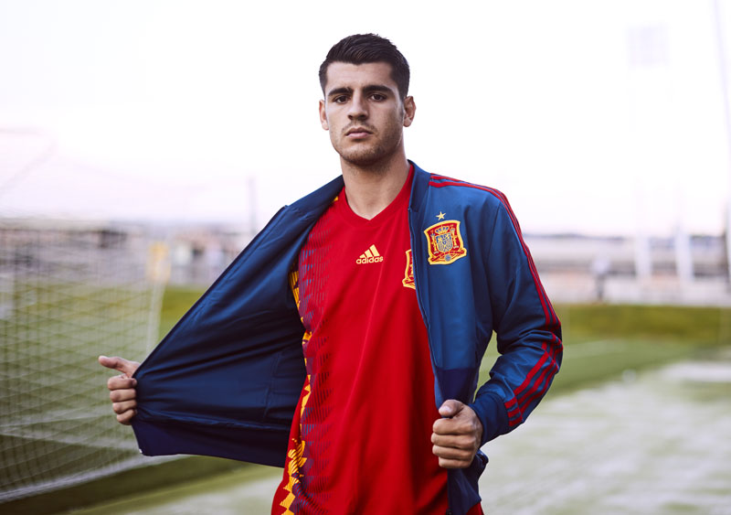 スペイン代表、W杯に向けた新ユニフォームは“あのダイヤモンド”が復活！｜写真9