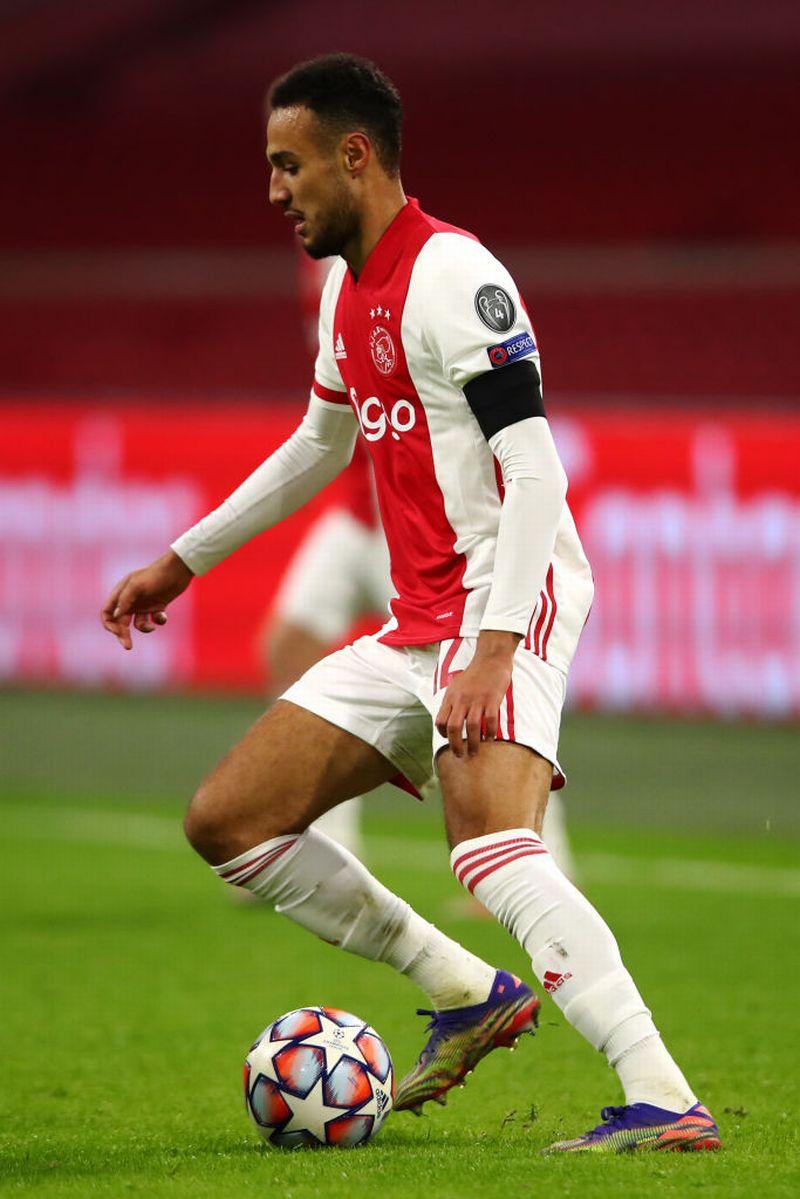 突き進め！ウイイレ2021「ドリブル最強の右サイドバック」TOP10｜写真7