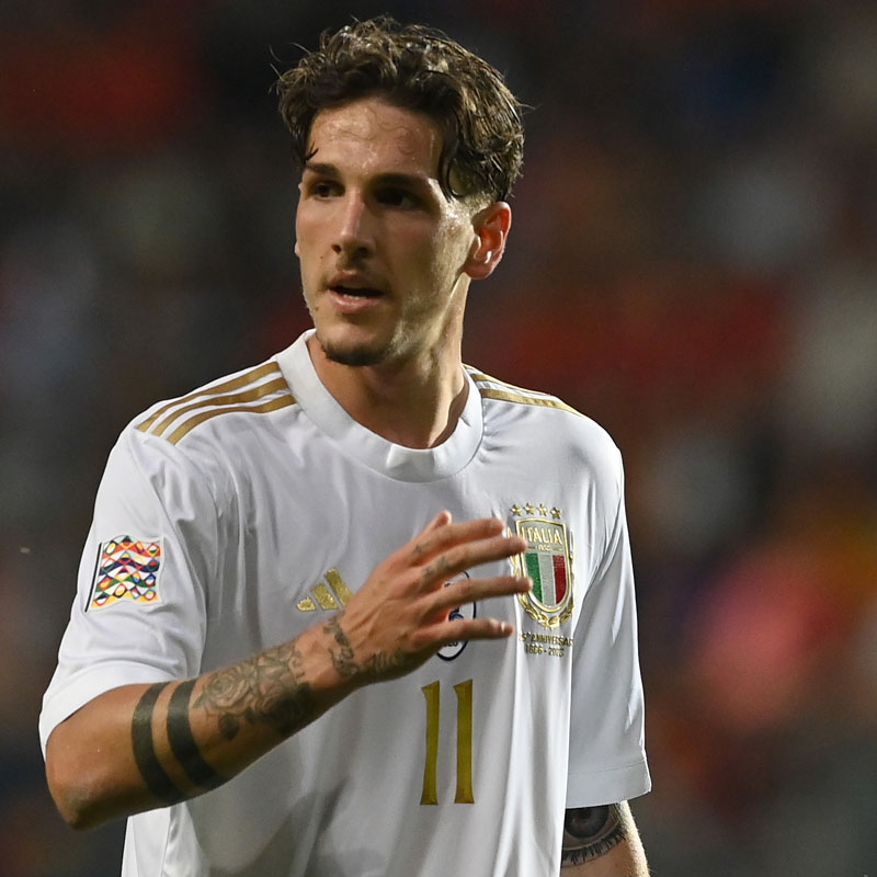 イタリア代表、優雅な125周年記念ユニがデビュー！“選手用”は「どうして少し違ったのか」｜写真5