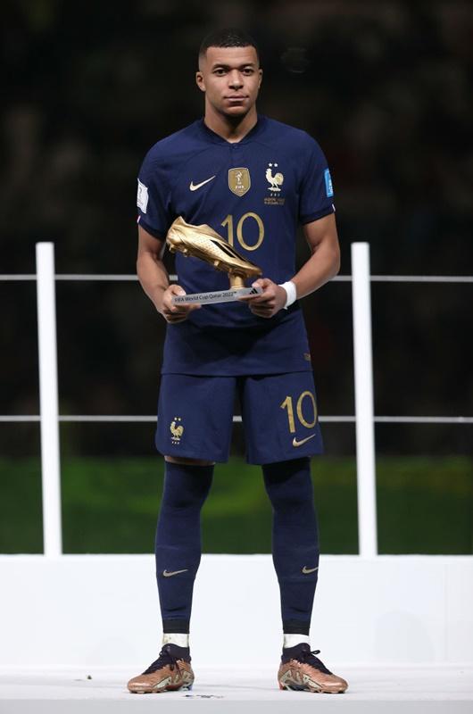 エムバペ、最新スパイクはNIKE「マーキュリアル」25周年モデル！カタールW杯後の変遷がすごい｜写真3