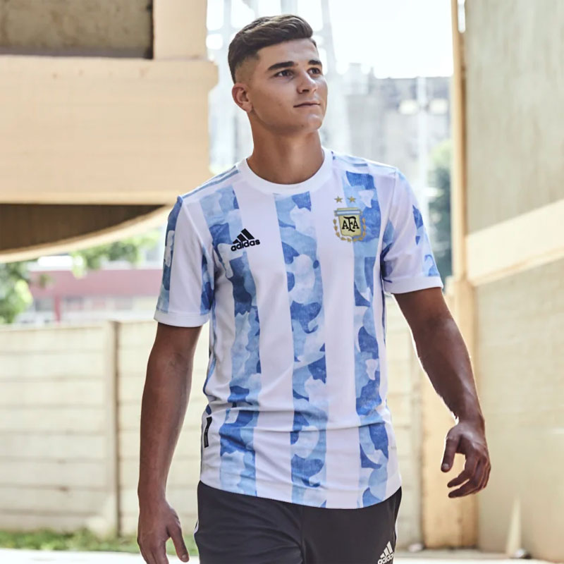 アルゼンチン代表、2021新ユニフォームを発表！今回は「地形」デザイン｜写真6