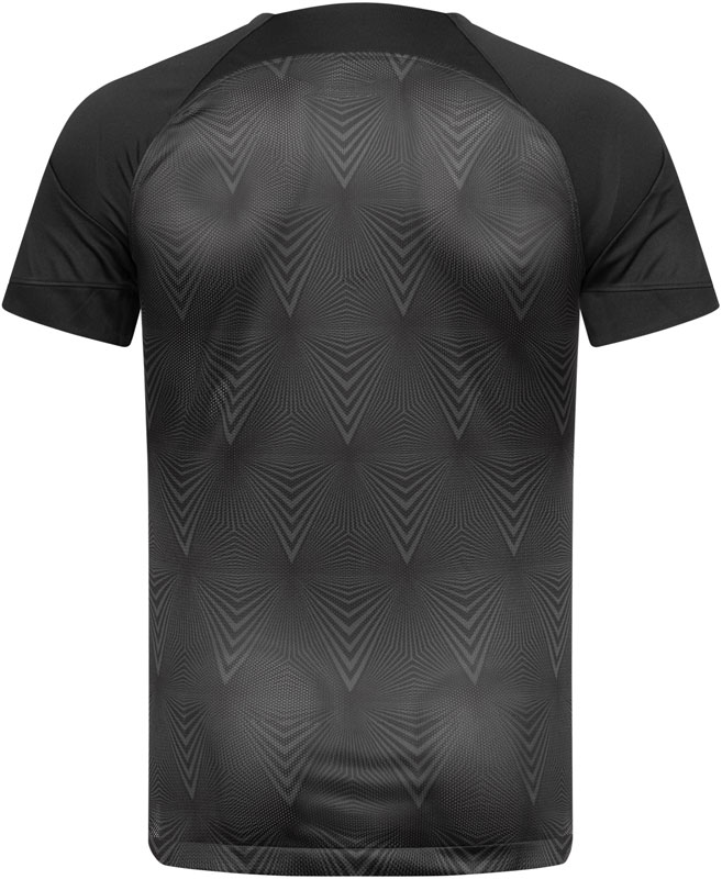 フランクフルト、2022-23新ユニフォームを発表！長谷部と鎌田のユニ姿も掲載｜写真6