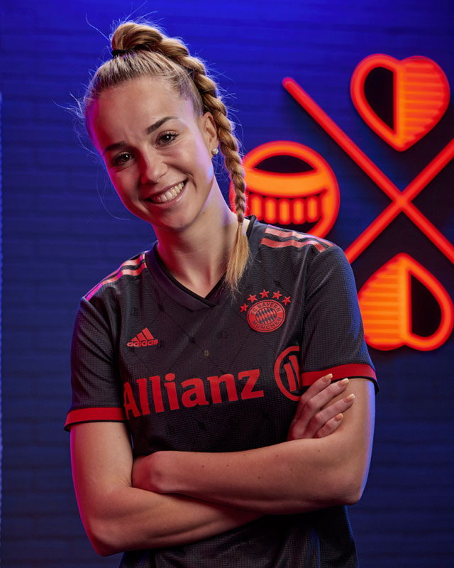 「伝統のカードゲーム」をデザイン！バイエルン、22-23新サードユニフォームを発表｜写真7