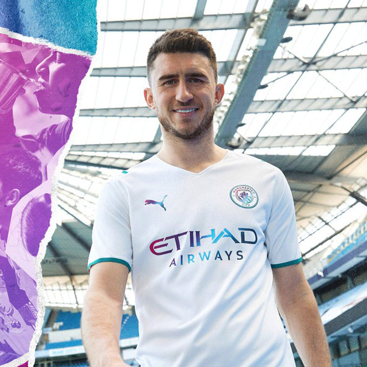 マンチェスター・シティ、21-22新アウェイユニフォーム発表！「水と虹色」をデザイン｜写真6