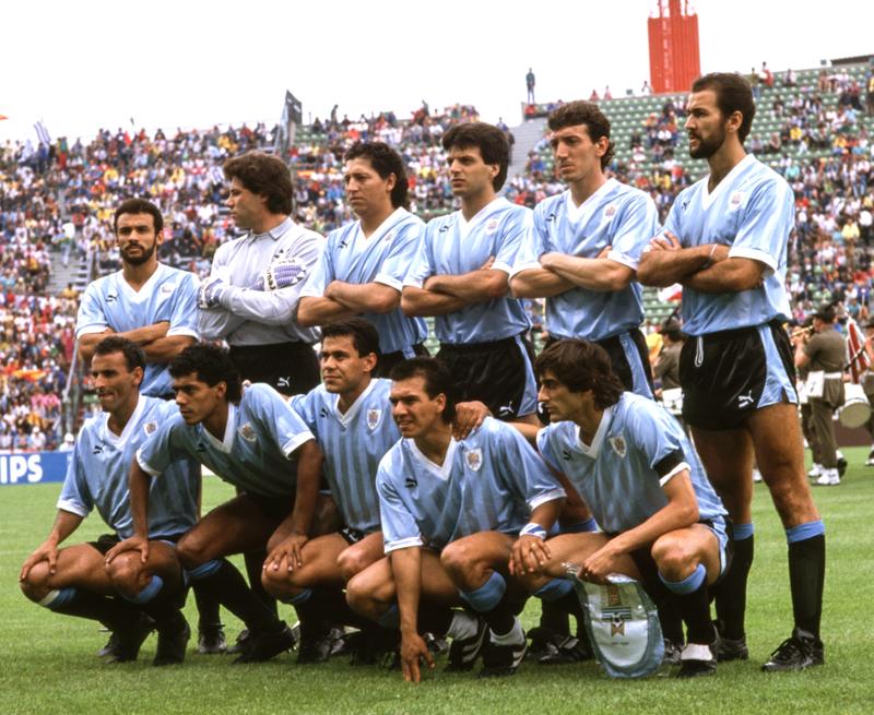 超厳選！ウルグアイ代表「歴代最高のユニフォーム」5着を選んでみた｜写真3