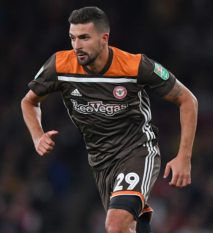 バレンタインデーに贈る「チョコレート色」のユニフォーム7選｜写真5