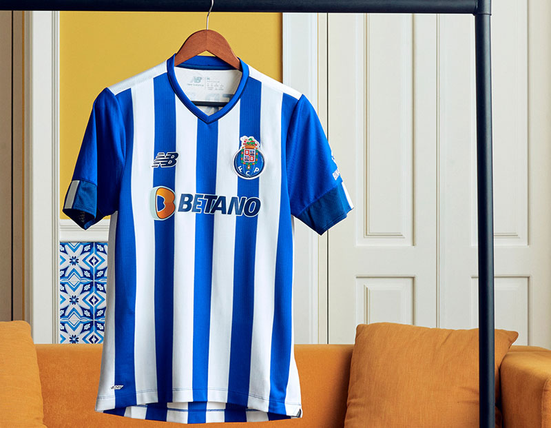 名門ポルト、2022-23新ユニフォーム発表！シンプルな縦じまデザイン｜写真5