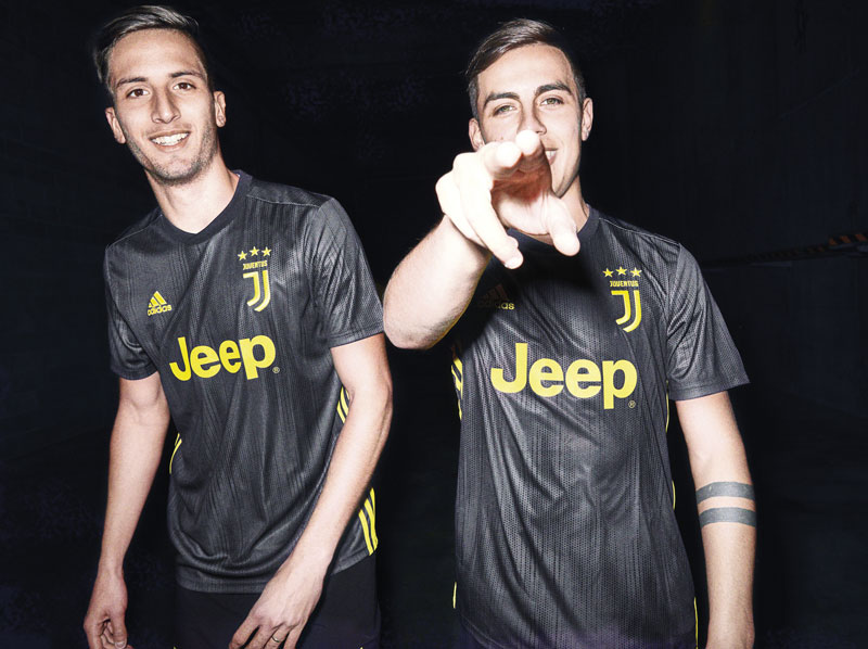 ロナウド加入のユヴェントス、2018-19新サードキットを発表！ネームナンバーも掲載｜写真8
