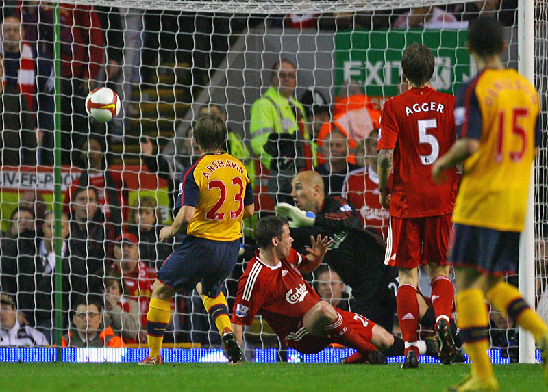 アーセナルが「アンフィールドで勝点を取った」5つのユニフォーム｜写真7